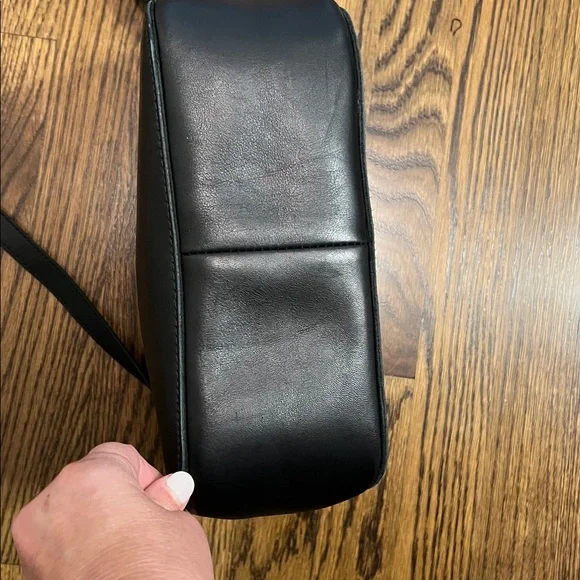 Madewell black leather shoulder bag. Adjustable strap - Picture 5 of 7